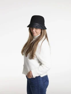 Bøttehatt med leatherlook lenke