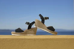 Elegant og komfortabel kilesandal