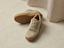 Elegant platform sneakers