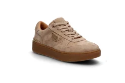 Elegant platform sneakers