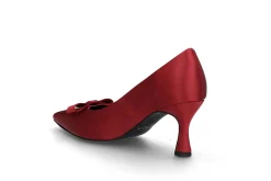 Elegant pumps