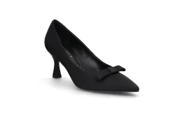 Elegant pumps