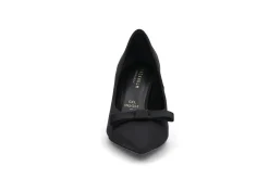 Elegant pumps