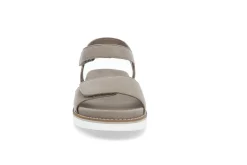 Komfortabel og klassisk sandal