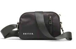 Sporty crossbody veske