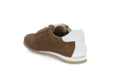 Sporty sneaker