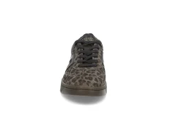 Trendy sneakers